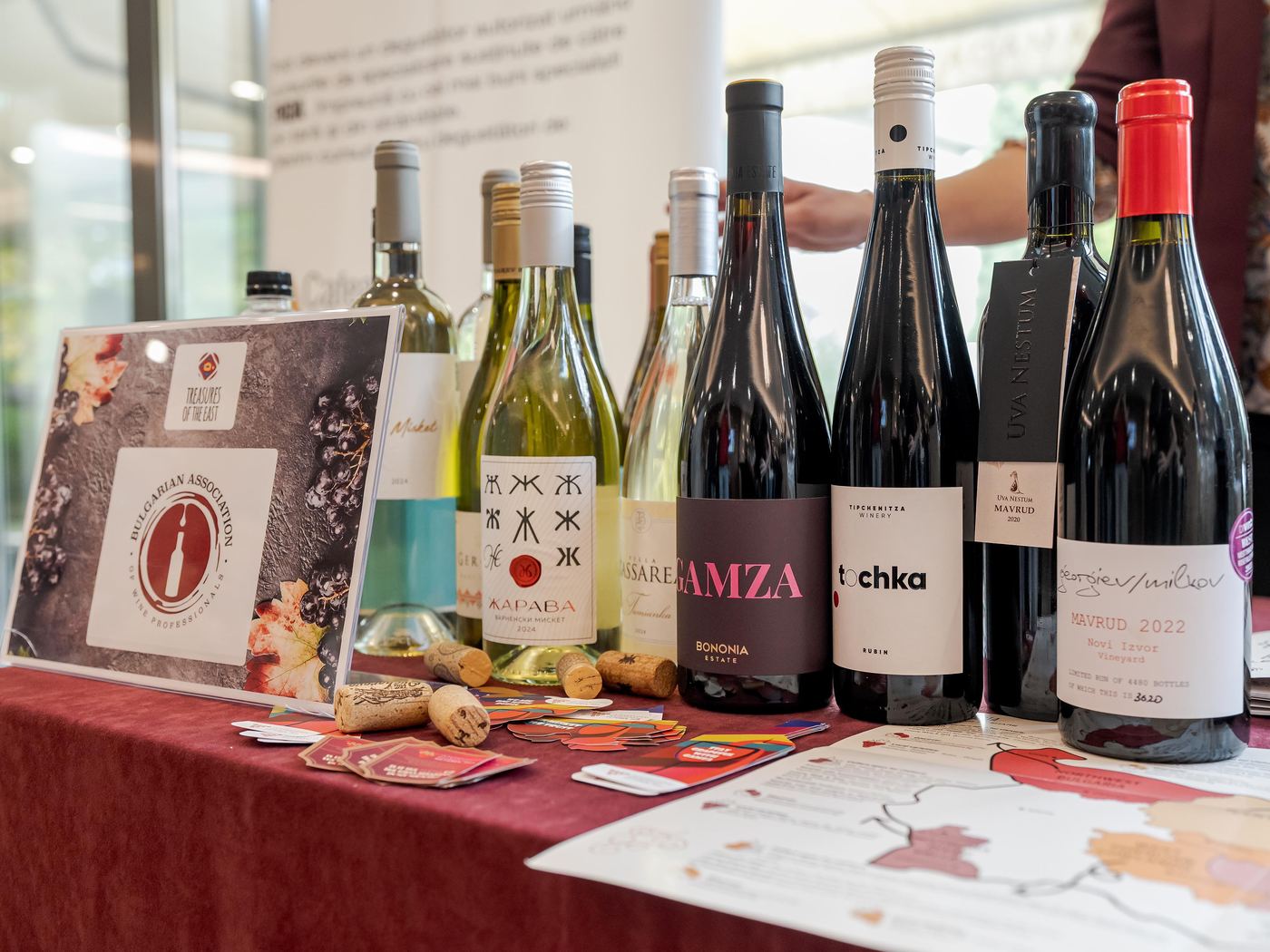 Vinuri expuse și degustări la standurile din Treasures of the East 2025